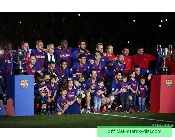 官方卡瓦纳欧冠布拉格队战巴萨